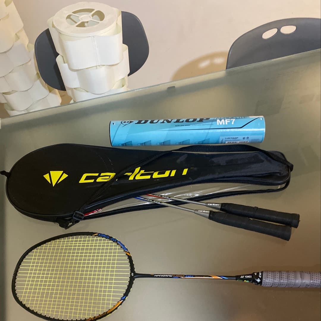Yonex original badminton and shuttle.