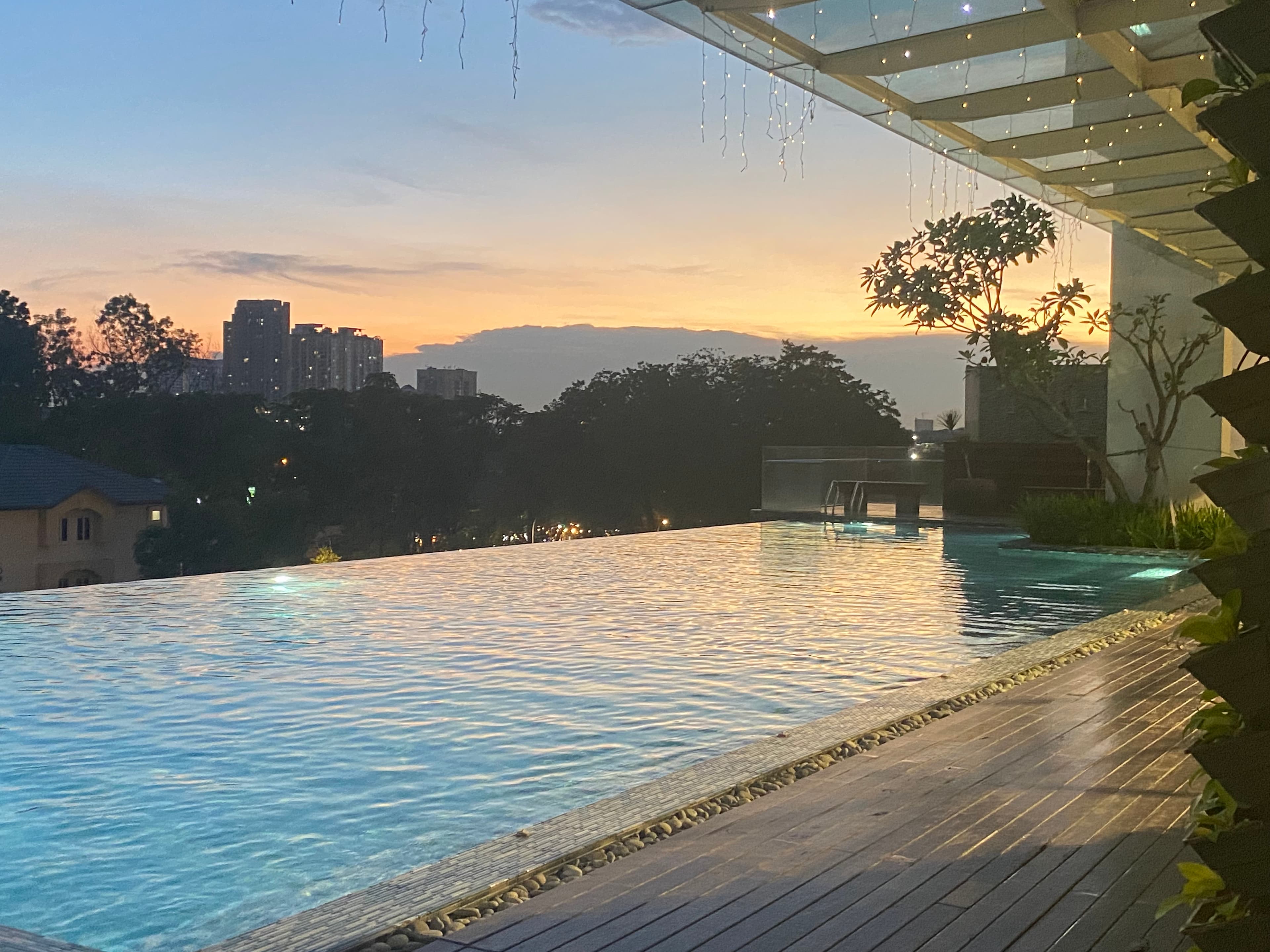 Nadayu master bedroom with amazing view and including attached bathroom . - Image 2